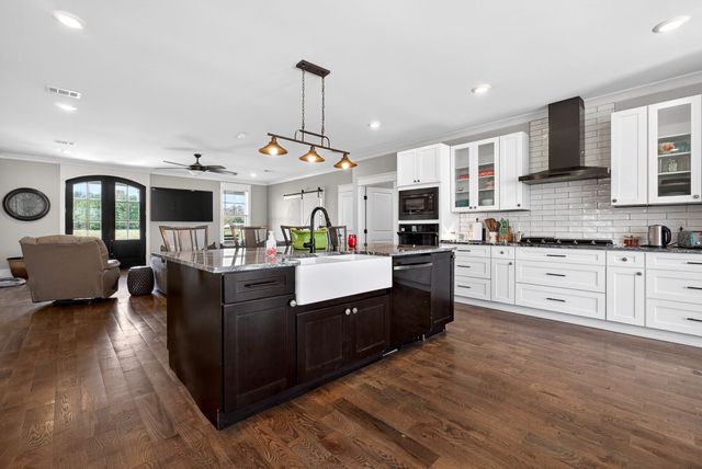 168 Smokie Ln, Woodbury, TN 37190