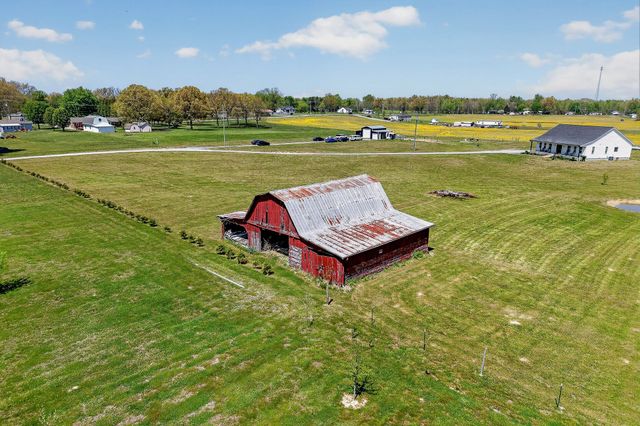 168 Smokie Ln, Woodbury, TN 37190