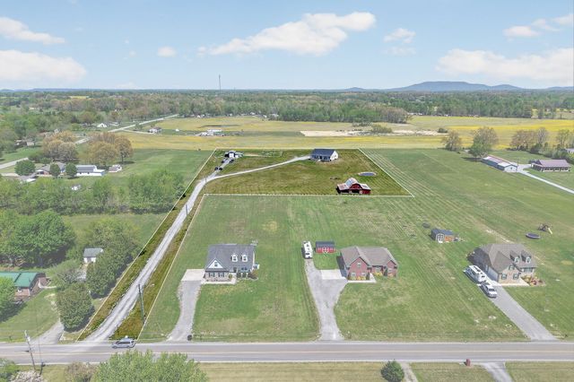 168 Smokie Ln, Woodbury, TN 37190