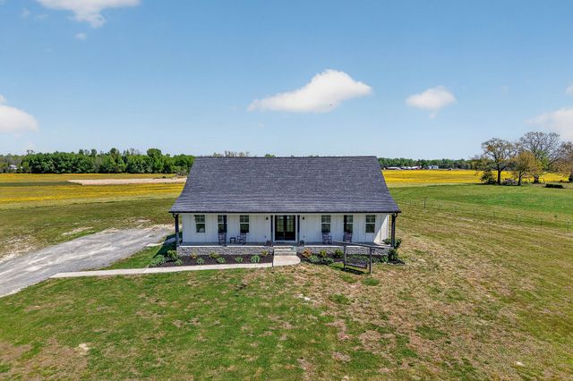 168 Smokie Ln, Woodbury, TN 37190