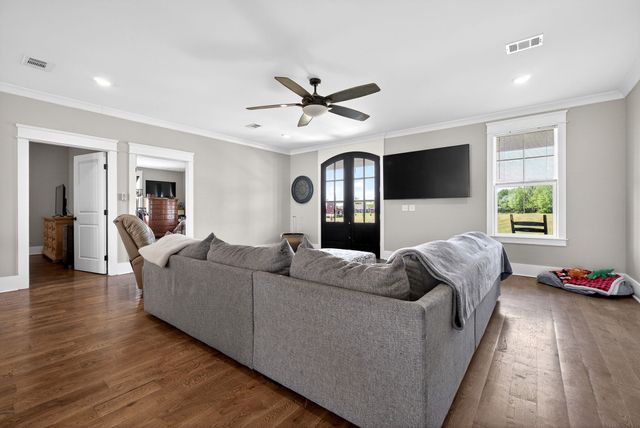 168 Smokie Ln, Woodbury, TN 37190