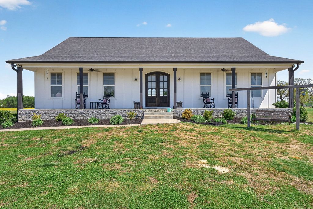 168 Smokie Ln, Woodbury, TN 37190