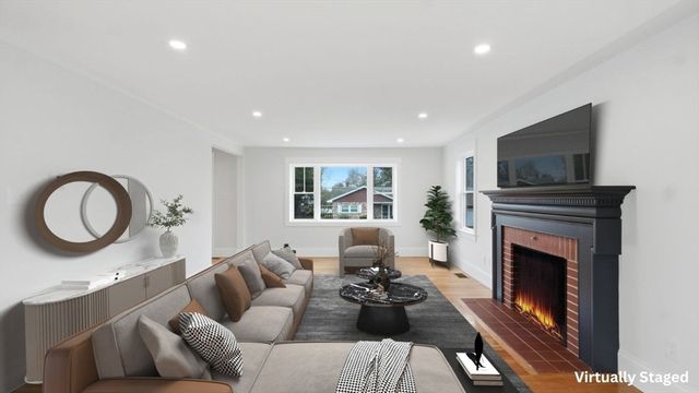 105 Stafford Road, Lowell, MA 01852