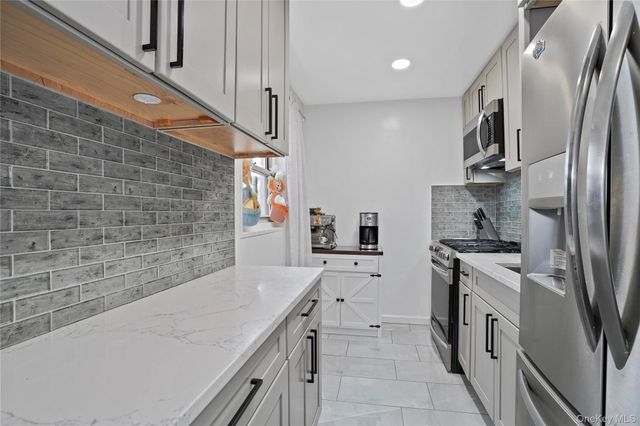 1001 Shore Parkway 2B, Brooklyn, NY 11228