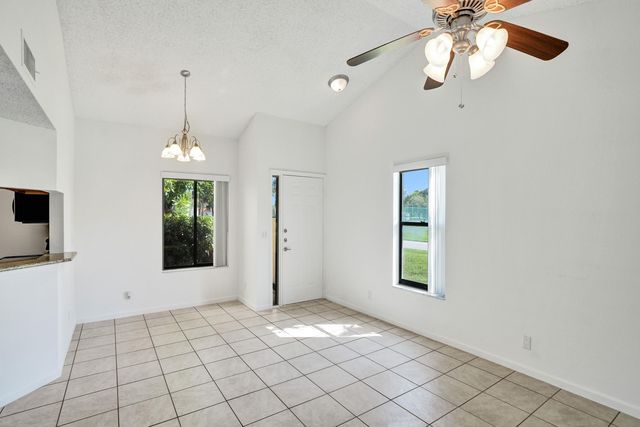 12 Via De Casas Sur 101, Boynton Beach, FL 33426