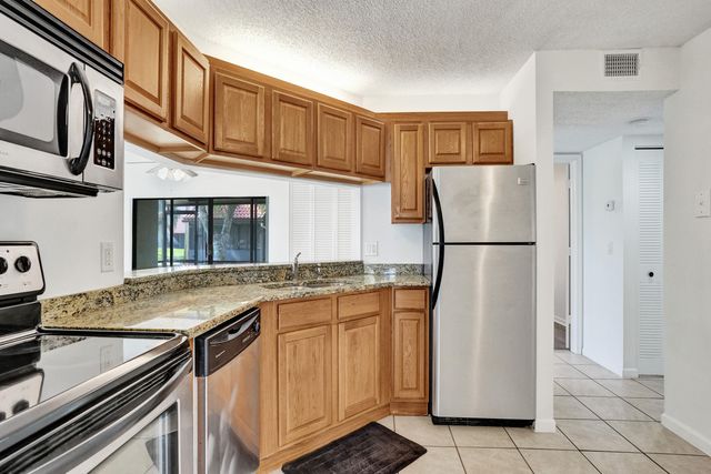 12 Via De Casas Sur 101, Boynton Beach, FL 33426