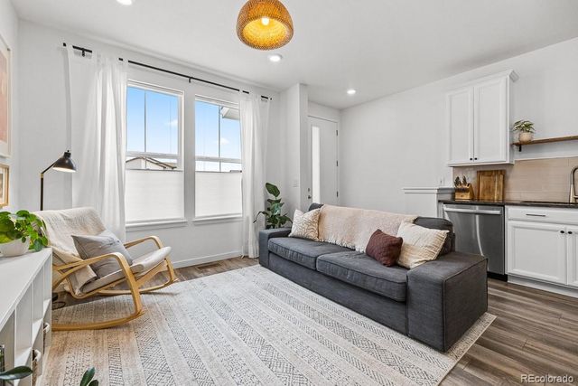 2044 S Upham Way, Lakewood, CO 80227