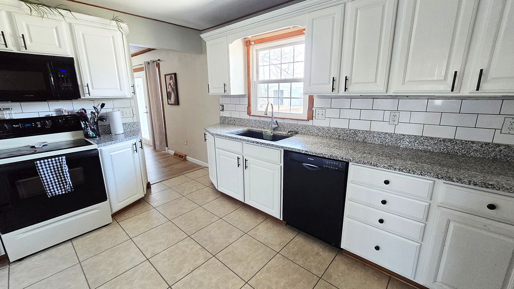 Image 13 of property listing at 412 Sunset Drive, Centralia, IL 62801