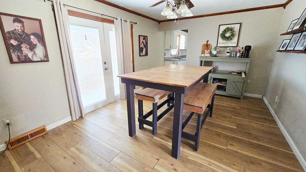 Image 15 of property listing at 412 Sunset Drive, Centralia, IL 62801