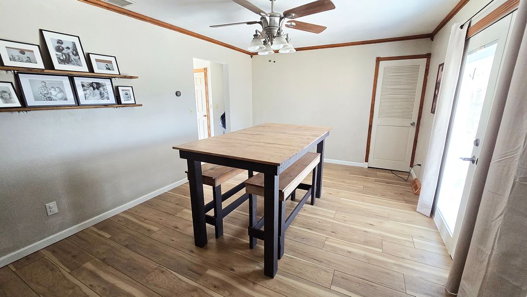 Image 16 of property listing at 412 Sunset Drive, Centralia, IL 62801