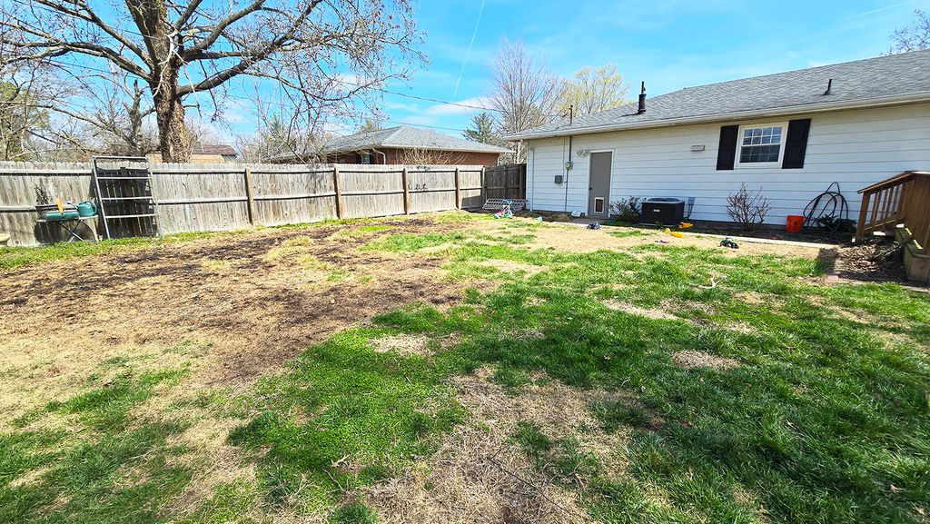 Image 3 of property listing at 412 Sunset Drive, Centralia, IL 62801