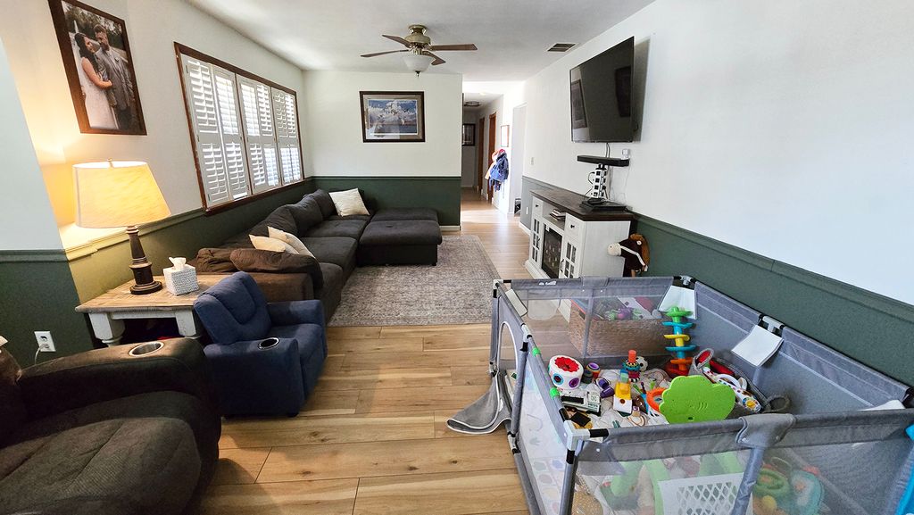 Image 9 of property listing at 412 Sunset Drive, Centralia, IL 62801