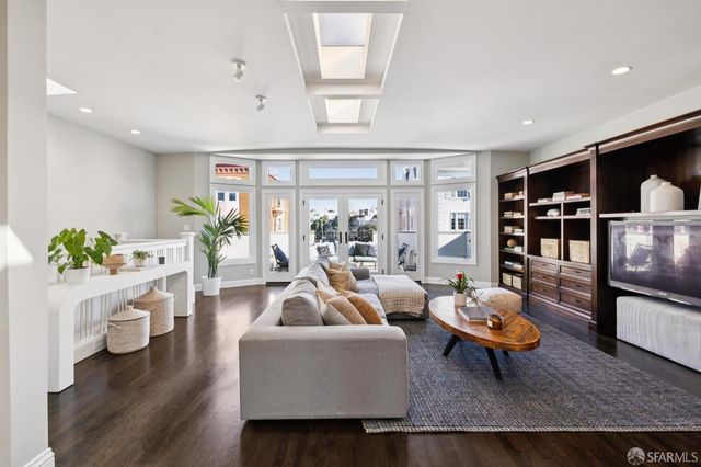 3343 Pierce Street, San Francisco, CA 94123