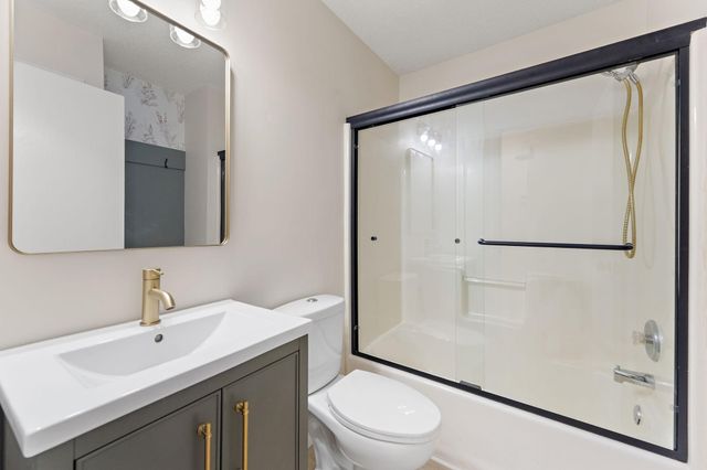 2524 131st Avenue NW, Coon Rapids, MN 55448