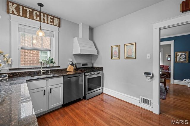 879 Greeley Avenue, St Louis, MO 63119