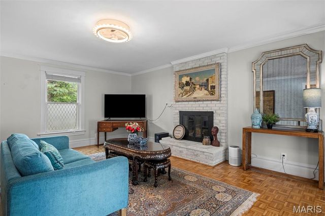 879 Greeley Avenue, St Louis, MO 63119