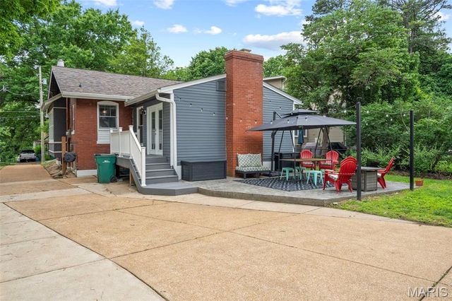 879 Greeley Avenue, St Louis, MO 63119