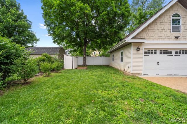 879 Greeley Avenue, St Louis, MO 63119