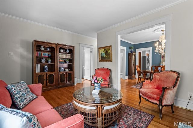 879 Greeley Avenue, St Louis, MO 63119
