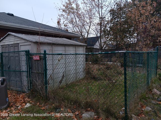 1007 N Foster Avenue, Lansing, MI 48912