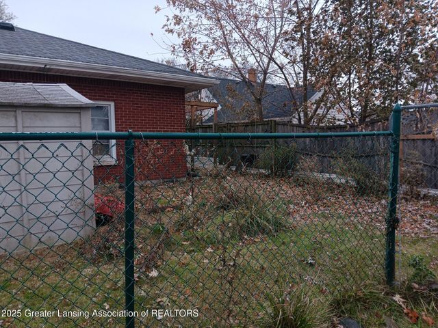 1007 N Foster Avenue, Lansing, MI 48912