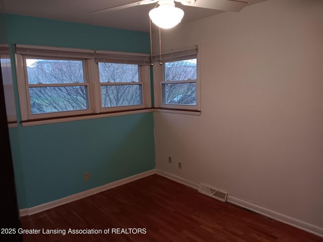 1007 N Foster Avenue, Lansing, MI 48912