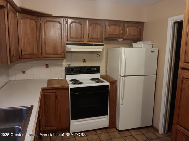 1007 N Foster Avenue, Lansing, MI 48912