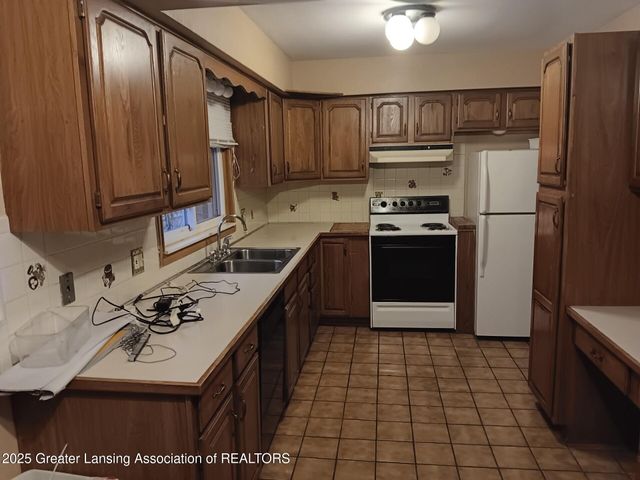 1007 N Foster Avenue, Lansing, MI 48912