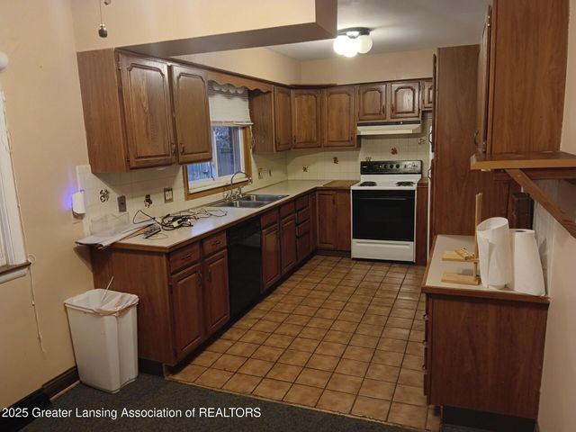 1007 N Foster Avenue, Lansing, MI 48912