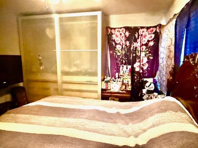 1025 W Griffith Avenue, Fresno, CA 93705