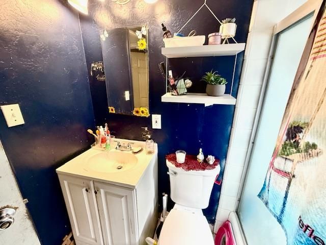 1025 W Griffith Avenue, Fresno, CA 93705