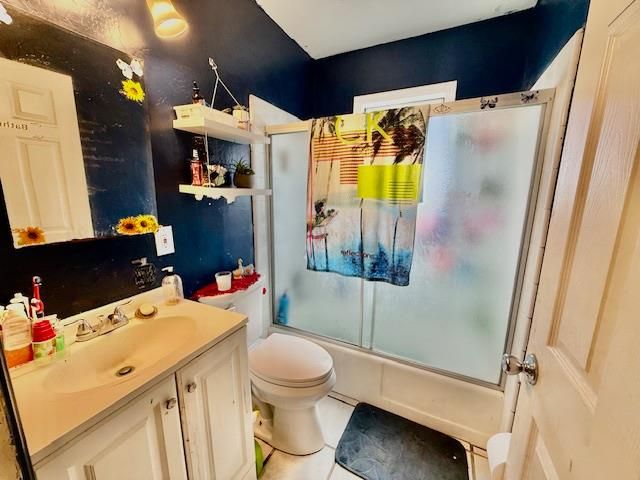 1025 W Griffith Avenue, Fresno, CA 93705