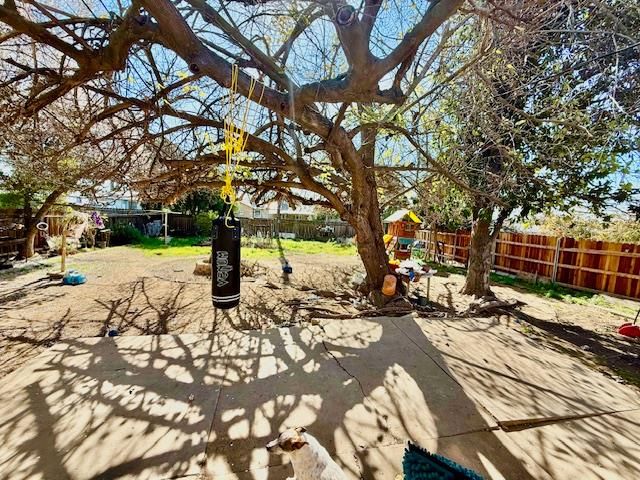 1025 W Griffith Avenue, Fresno, CA 93705