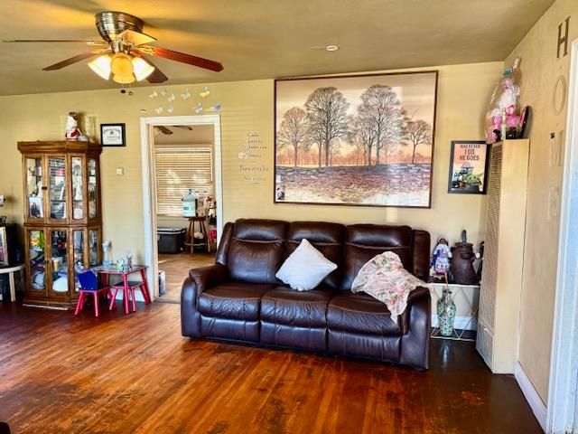 1025 W Griffith Avenue, Fresno, CA 93705