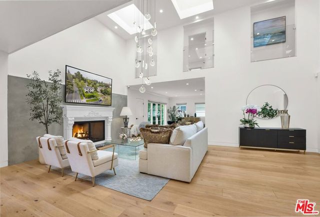 602 S Lucerne Boulevard, Los Angeles, CA 90005