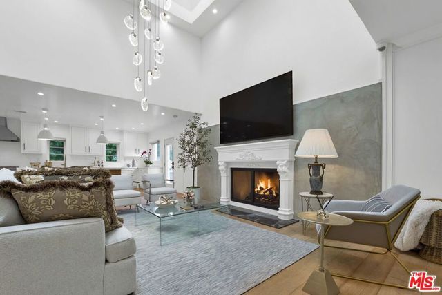 602 S Lucerne Boulevard, Los Angeles, CA 90005