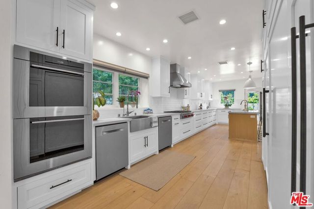 602 S Lucerne Boulevard, Los Angeles, CA 90005