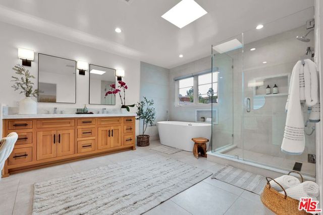 602 S Lucerne Boulevard, Los Angeles, CA 90005