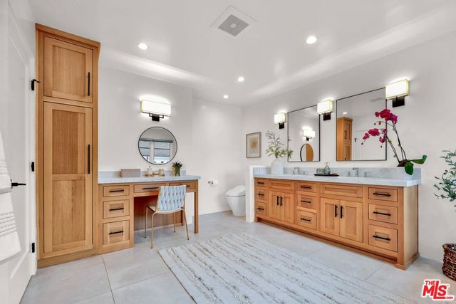 602 S Lucerne Boulevard, Los Angeles, CA 90005