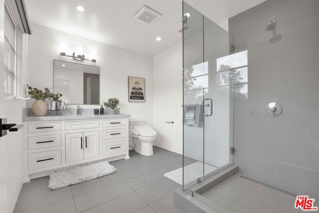 602 S Lucerne Boulevard, Los Angeles, CA 90005