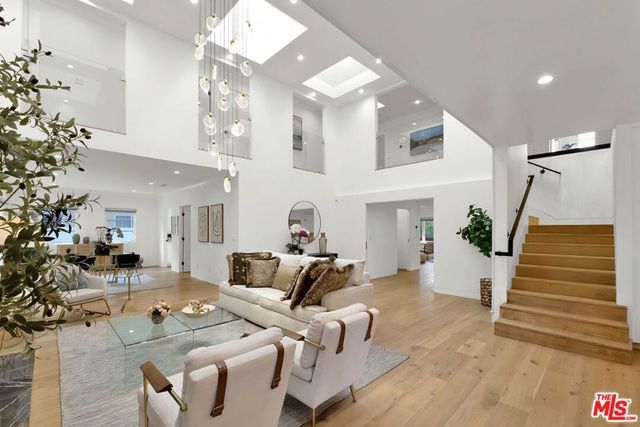 602 S Lucerne Boulevard, Los Angeles, CA 90005