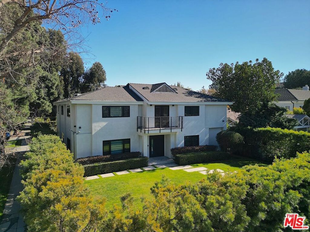 602 S Lucerne Boulevard, Los Angeles, CA 90005