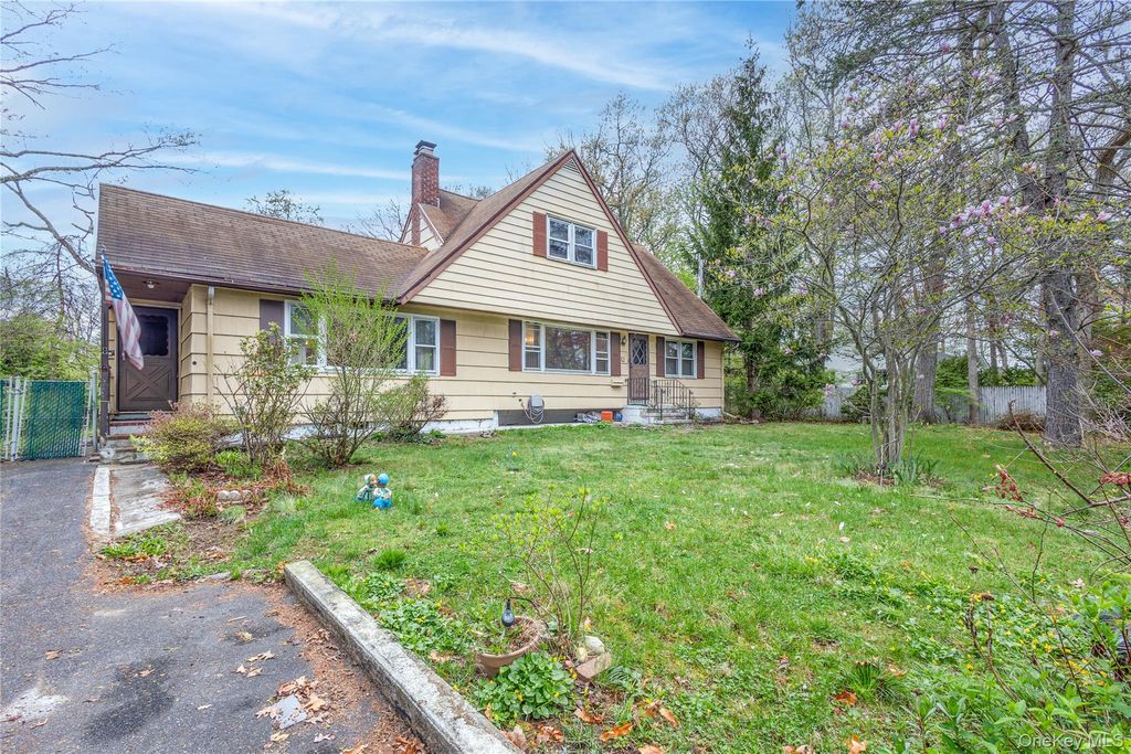 20 Olympia Street, Port Jefferson, NY 11776