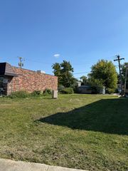 8911 Burlington Avenue, Brookfield, IL 60513