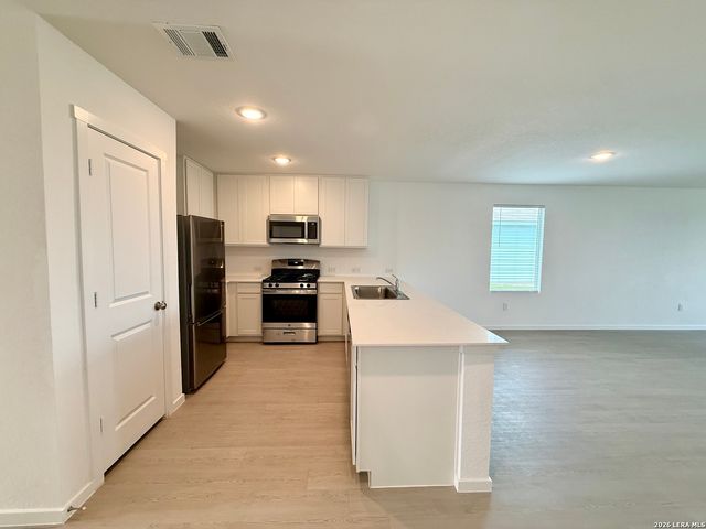3179 Dispatch Dr, New Braunfels, TX 78130