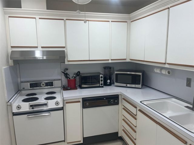 6273 Bay Club Drive 2, Fort Lauderdale, FL 33308