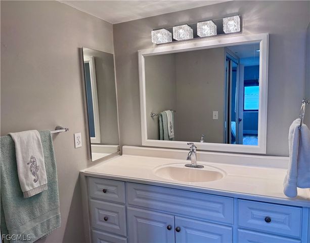 4510 N Key DR 102, North Fort Myers, FL 33903