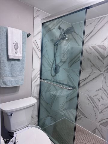 4510 N Key DR 102, North Fort Myers, FL 33903