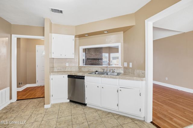 2091 Carolwood Drive, Biloxi, MS 39532