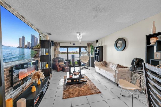 627 Banks Road 48, Margate, FL 33063